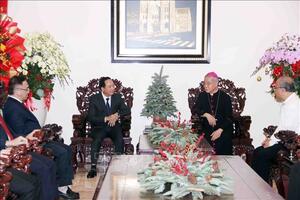 Trưởng ban Tuyên giáo và Dân vận Trung ương thăm, chúc mừng Giáng sinh tại TP Hồ Chí Minh