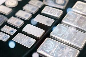 Giá bạc hôm nay 17/12/2025: Bạc giảm nhẹ