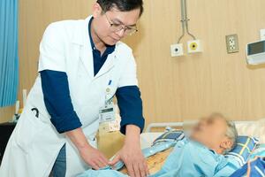 Cứu sống bệnh nhân mất 4 lít máu do vỡ phình động mạch chủ bụng