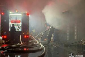 Hà Nội:Nhiều ki-ốt ở chợ Nhà Xanh bốc cháy, đang xác định thiệt hại