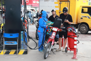 Giá xăng dầu hôm nay 24/12/2025: Đảo chiều giảm nhẹ