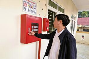 Trường học xây gần 8 tỉ đồng bỏ không, học sinh phải xin học nhờ