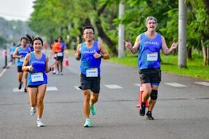 Hơn 900.000 người chạy gây quỹ ủng hộ cộng đồng