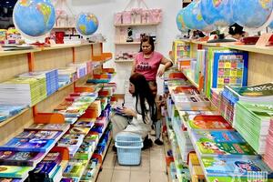 Giảm gánh nặng và chuẩn hóa chất lượng dạy, học