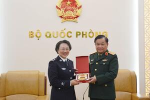 Thượng tướng Hoàng Xuân Chiến tiếp Tham tán Cảnh vụ Trung Quốc