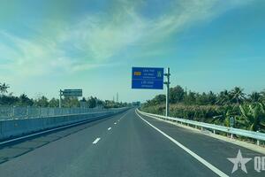 Thông xe toàn tuyến cao tốc Cần Thơ-Cà Mau sớm 11 ngày so với yêu cầu