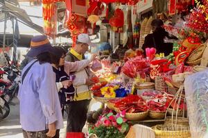 Đà Nẵng: Hàng trang trí Tết phong phú, sức mua tăng