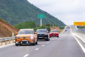 Đầu năm rinh VinFast VF 8 nhận ưu đãi 10%, trúng thêm xe máy