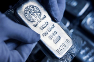 Thiếu hụt nguồn cung trầm trọng, giá bạc tăng chóng vánh