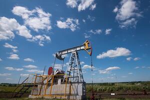 Giá xăng dầu hôm nay (2-2): Xu hướng giảm giá