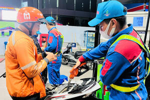 Giá xăng dầu hôm nay 7/2/2026: Bật tăng nhẹ