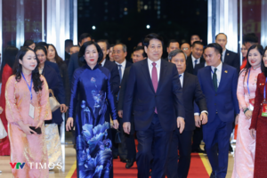 Chủ tịch nước chúc Tết kiều bào, đánh trống khai hội mừng Xuân