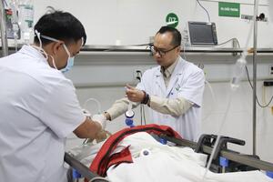 Bộ Y tế kiểm tra đột xuất việc trực cấp cứu, khám, chữa bệnh dịp Tết