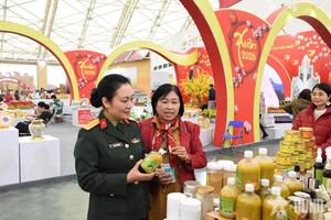 Hội chợ Mùa Xuân 2026 đón nhiều đoàn khách tham quan, trải nghiệm