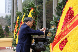 Lãnh đạo Đảng, Nhà nước dâng hương tưởng niệm tại Nghĩa trang Mai Dịch