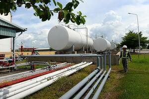 Việt Nam nỗ lực bảo đảm nguồn cung xăng dầu