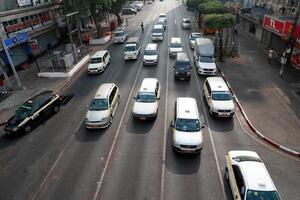 Các quốc gia điều chỉnh giờ làm để tiết kiệm xăng, dầu