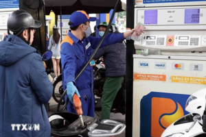 Giá xăng dầu hôm nay (13-3): Tăng vọt khi Iran tiếp tục đóng cửa eo biển Hormuz