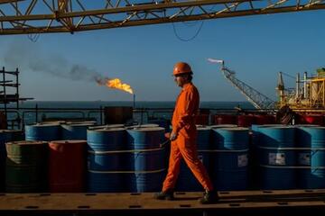 Giá xăng dầu hôm nay (11-2): Quay đầu giảm nhẹ