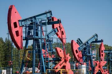 Giá xăng dầu hôm nay (3-3): Tăng vọt