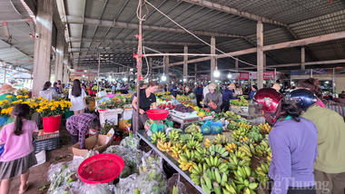 Sôi động thị trường đồ cúng Rằm tháng Giêng ở Hà Tĩnh