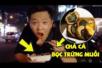 Xe chả cá bọc trứng muối bán hàng như chạy show hút khách ở Sài Gòn | 360 ĐỘ NGON