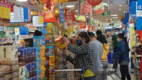 Sức mua tăng ngày cận Tết, doanh nghiệp hối hả phục vụ người dân