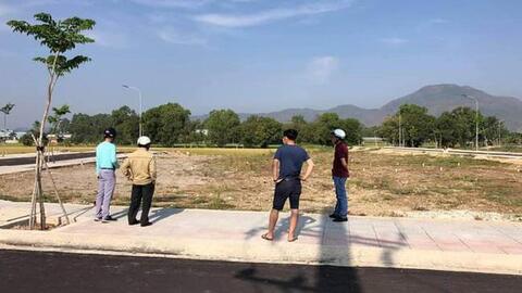 Đất nền vẫn nắm giữ “ngôi vương”, giá đất liên tục “phi mã”