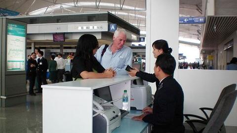 Việt Nam miễn thị thực cho công dân 13 nước