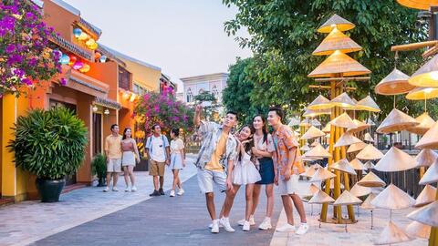 "Ngành du lịch nên xác định khách nội địa sẽ là chủ lực"