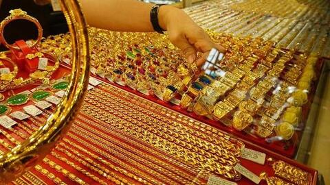 Vàng trong nước và thế giới đồng loạt 'tụt dốc'