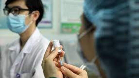 Thủ tướng yêu cầu đẩy nhanh tiến độ tiêm vaccine phòng COVID-19