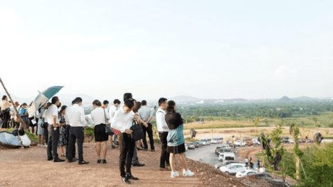 Nghịch cảnh trên thị trường bất động sản: Người mong thoát hàng, người chờ “bắt đáy”