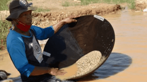 Nghề đào kim cương ở Indonesia: Đánh cược mạng sống