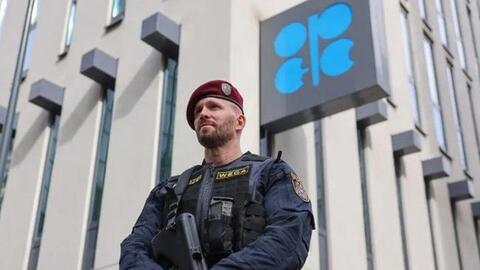 Liệu quyết định cắt giảm sản lượng có thực sự giúp OPEC+ cứu vớt giá dầu thô?