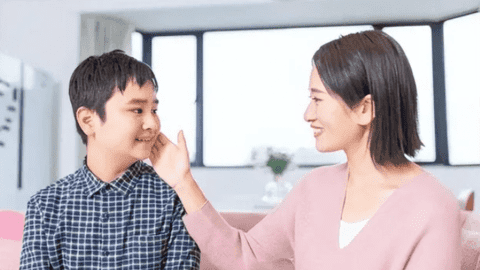 Muốn con khôn lớn trưởng thành cha mẹ hãy luôn nói “2 lời” này, trẻ sẽ ngày càng tự tin hơn