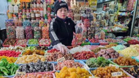 Thị trường cuối năm: Chợ Tết ngóng khách