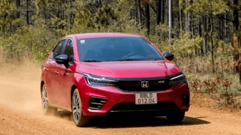 Sedan hạng B đồng loạt giảm giá sâu cuối năm, thời điểm vàng cho người mua