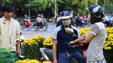 Không có khách, giới bất động sản nghỉ tết sớm đi bán hoa