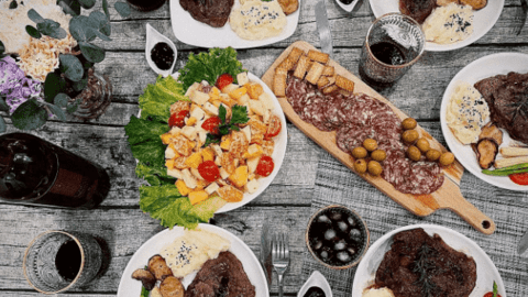 Xu hướng chuẩn bị tiệc cuối năm tại nhà vừa tiết kiệm, thực đơn phong phú