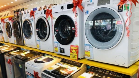 Dọn kho cuối năm, tivi, tủ lạnh, máy giặt... giảm giá kịch sàn tới 70%, nhiều mẫu rẻ chưa từng có