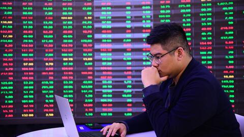 Lăng kính chứng khoán 13/1: Sóng lặng cho đến Tết Âm