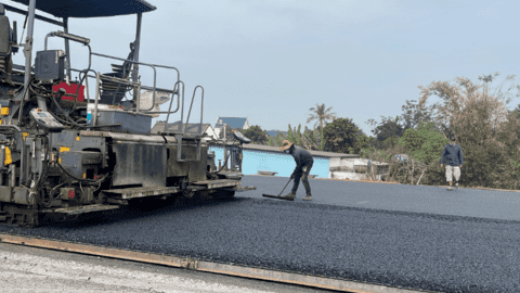 Thi công xuyên Tết trên công trường cao tốc Phan Thiết - Dầu Giây