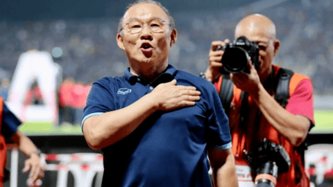 HLV Park Hang-seo: 1 ngày trước khi đến Việt Nam, tôi đã bị dọa ‘xanh mắt mèo’