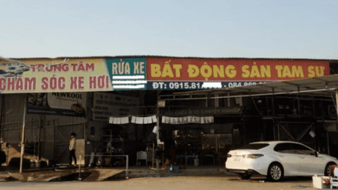 Văn phòng môi giới bất động sản “cửa đóng then cài”, thành nơi rửa xe