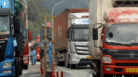 Nhộn nhịp xuất nhập khẩu qua các tỉnh biên giới phía Bắc