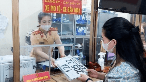 Cấp biển số xe ở xã phải lên huyện đóng thuế trước bạ, Bộ Tài chính nói gì?