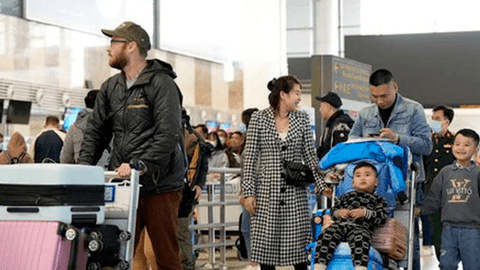 Khách quốc tế qua sân bay Việt Nam tăng mạnh