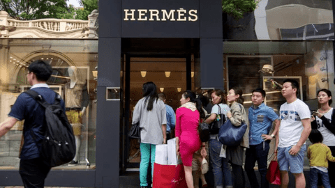 Không ai sướng bằng nhân viên Hermès: Công ty thưởng mạnh 17 tháng lương, người thấp nhất cũng bỏ túi 100 triệu đồng