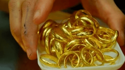 Vàng nhẫn tròn trơn bất ngờ tăng mạnh, người mua lãi đậm